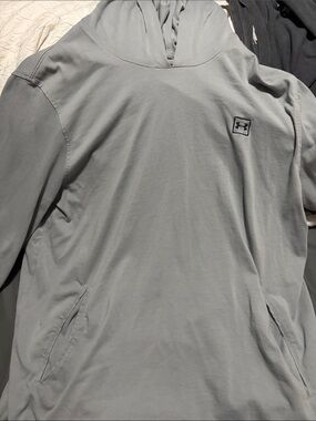 Under Armour Men's Hooded Pullover in Light Gray